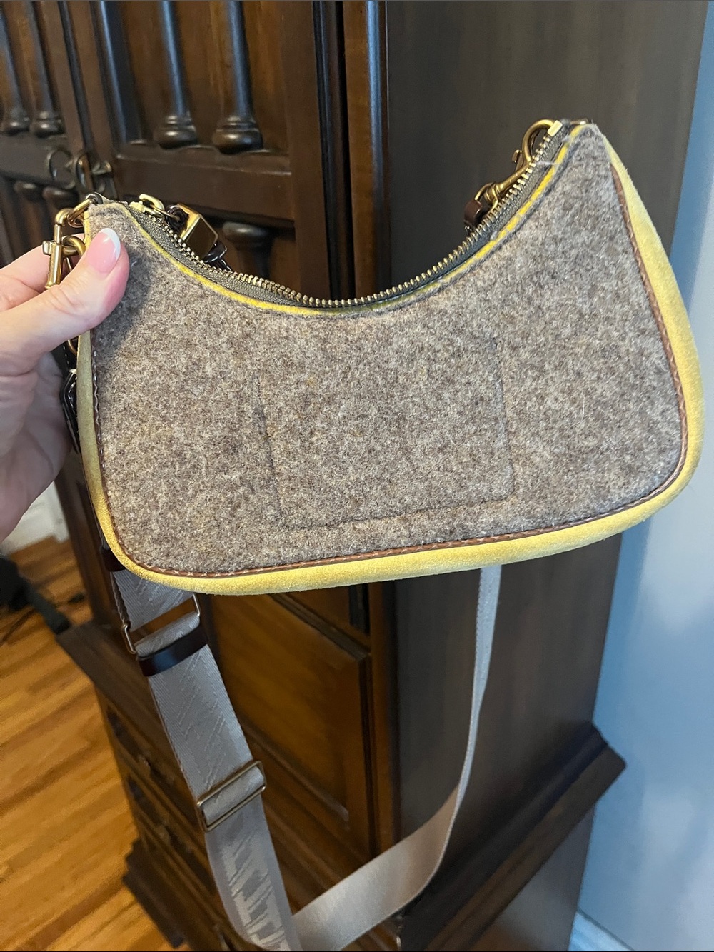Tory Burch Mercer Gray Felt Shoulder Bag with Yellow Trim - Picture 7 of 10